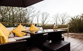 The Woodland Lodge - Wood Fired Hot Tub And Firepit